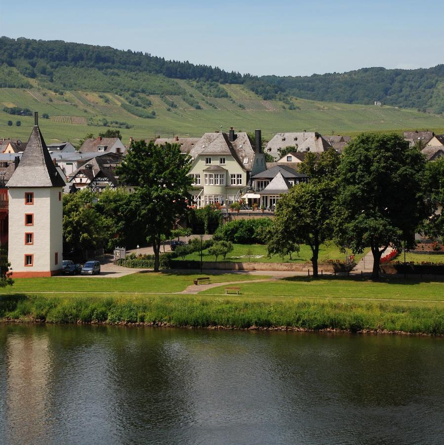 Gaestehaus & Weingut Cluesserath-Weiler Trittenheim Exterior photo