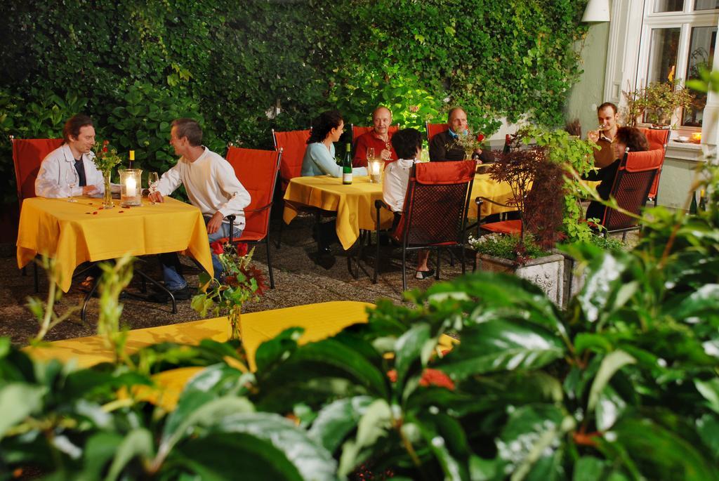 Gaestehaus & Weingut Cluesserath-Weiler Trittenheim Exterior photo